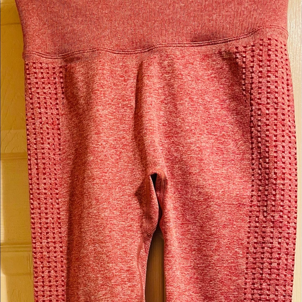 Adorable legging w/scrunch butt!!!NWOT